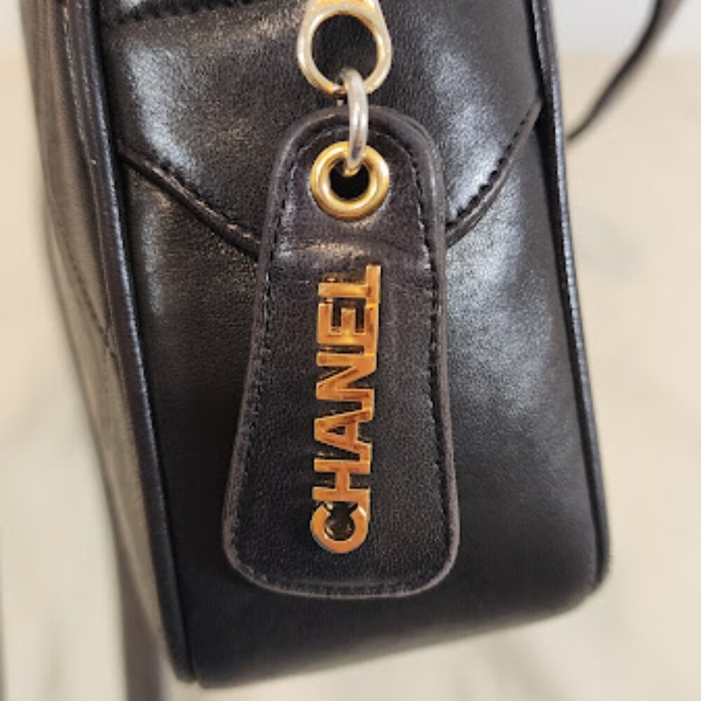 Chanel 1994-1996 quilted lambskin shoulder. Dark Brown. Slight fade on hardware - Picture 7 of 16